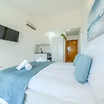 Sea View Apartment *