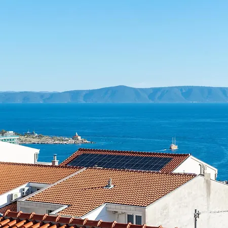 Sea View Apartment *